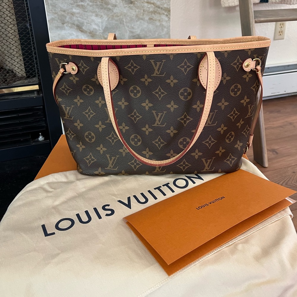 Louis Vuitton Neverfull PM bag